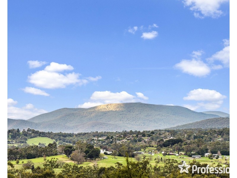 16 Bridgewater Road, Seville East VIC 3139
