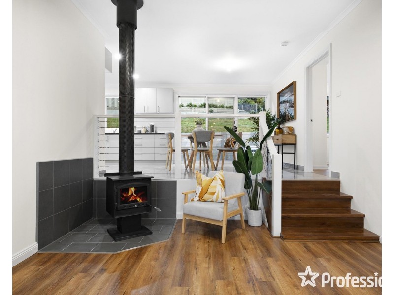 16 Bridgewater Road, Seville East VIC 3139