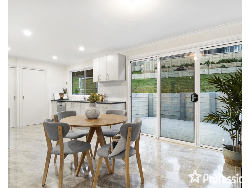 16 Bridgewater Road, Seville East VIC 3139