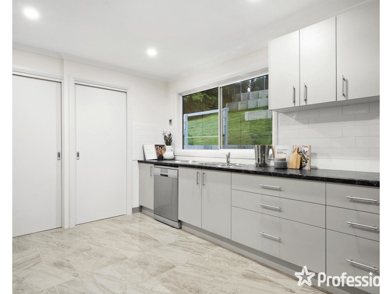 16 Bridgewater Road, Seville East VIC 3139