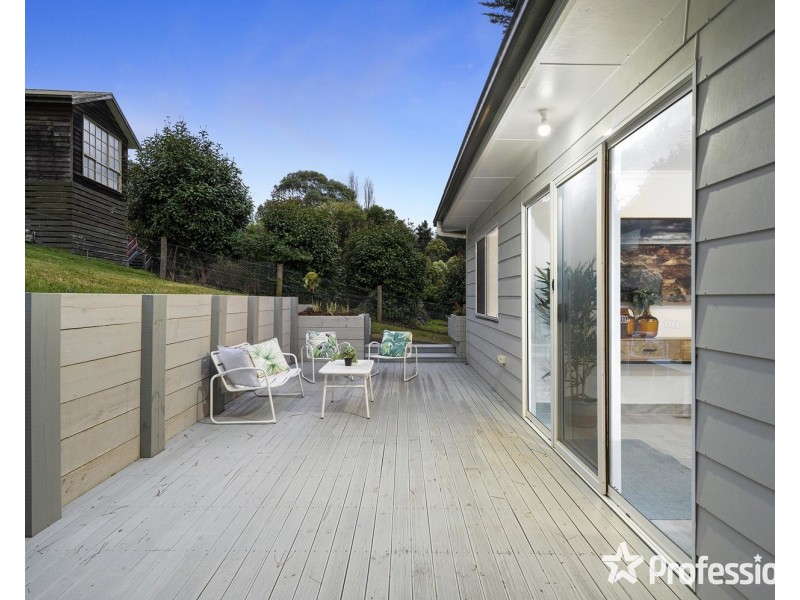 16 Bridgewater Road, Seville East VIC 3139