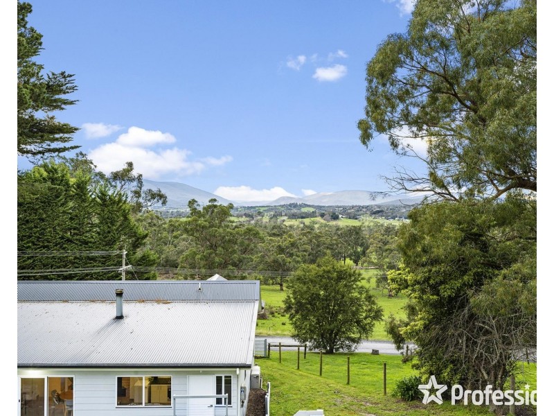 16 Bridgewater Road, Seville East VIC 3139
