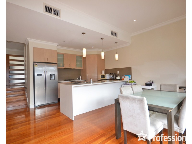 2/6 Bridges Avenue, Mooroolbark VIC 3138