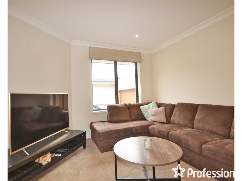 2/6 Bridges Avenue, Mooroolbark VIC 3138