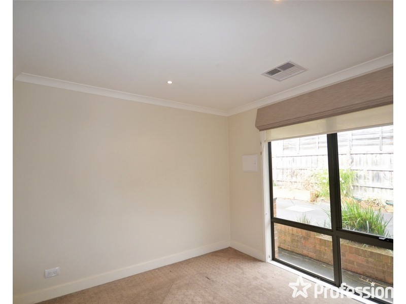 2/6 Bridges Avenue, Mooroolbark VIC 3138