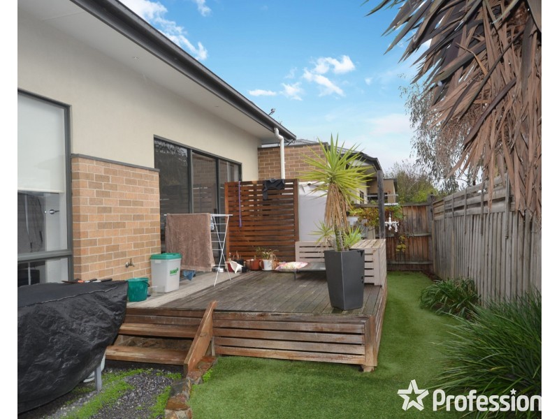 2/6 Bridges Avenue, Mooroolbark VIC 3138