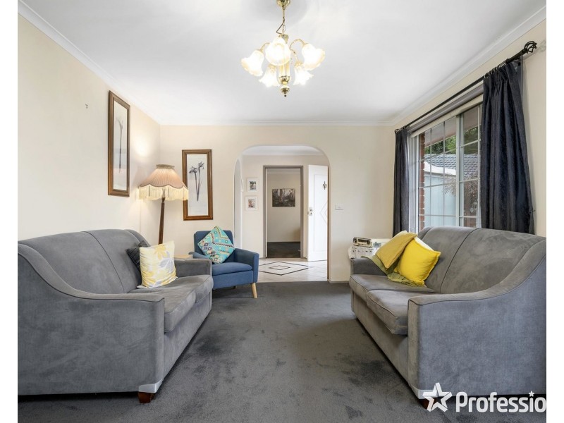 15 Tatiara Avenue, Croydon North VIC 3136