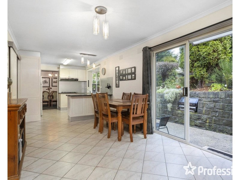 15 Tatiara Avenue, Croydon North VIC 3136