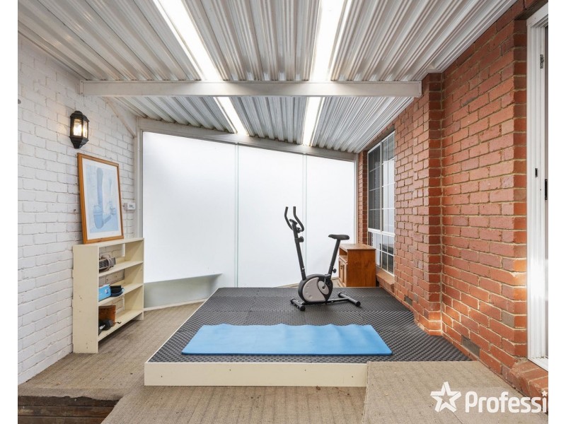 15 Tatiara Avenue, Croydon North VIC 3136