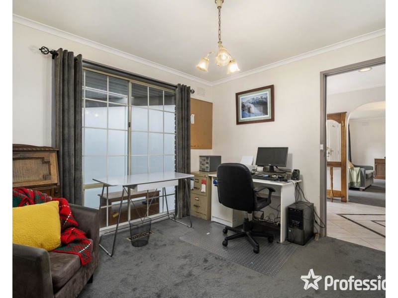 15 Tatiara Avenue, Croydon North VIC 3136