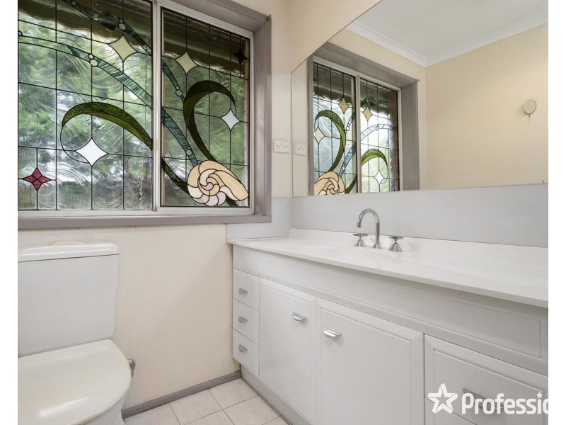 15 Tatiara Avenue, Croydon North VIC 3136