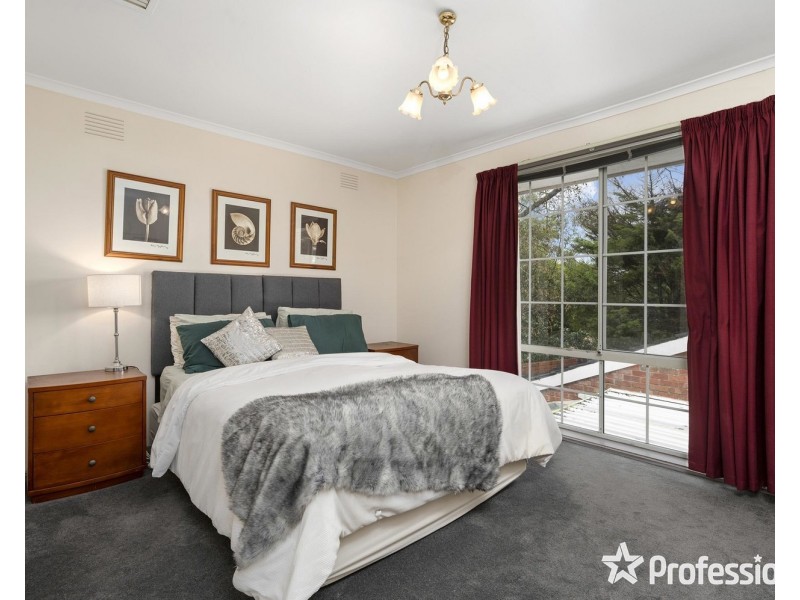 15 Tatiara Avenue, Croydon North VIC 3136