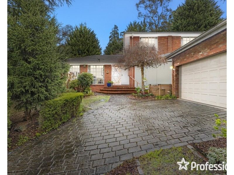 15 Tatiara Avenue, Croydon North VIC 3136