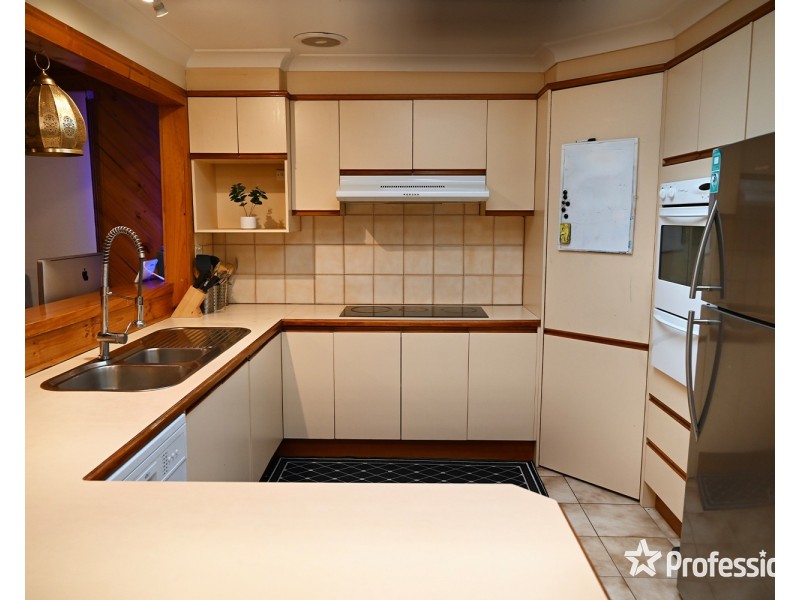 48 Bimbadeen Drive, Mooroolbark VIC 3138