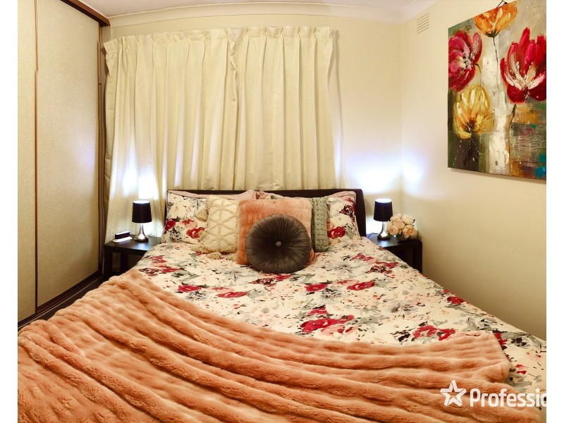 48 Bimbadeen Drive, Mooroolbark VIC 3138