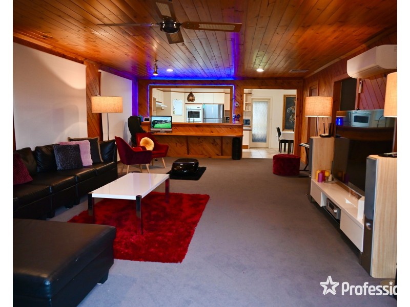 48 Bimbadeen Drive, Mooroolbark VIC 3138