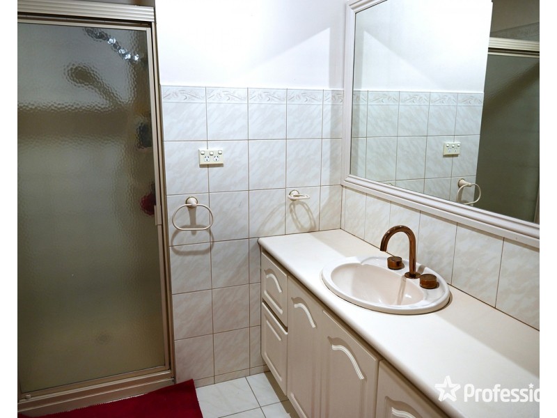 48 Bimbadeen Drive, Mooroolbark VIC 3138