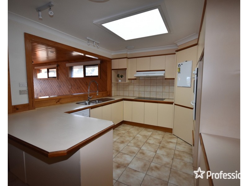 48 Bimbadeen Drive, Mooroolbark VIC 3138