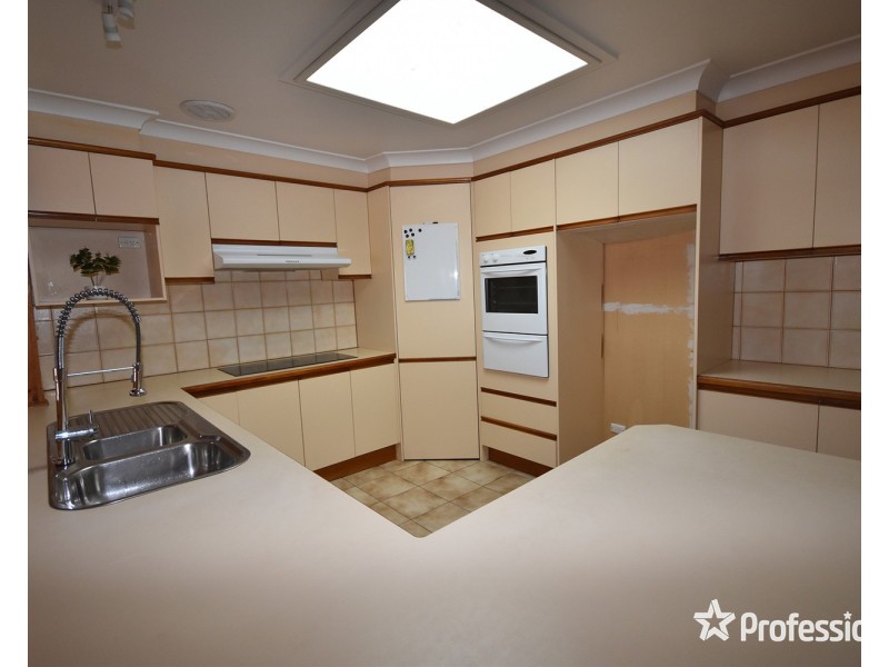 48 Bimbadeen Drive, Mooroolbark VIC 3138