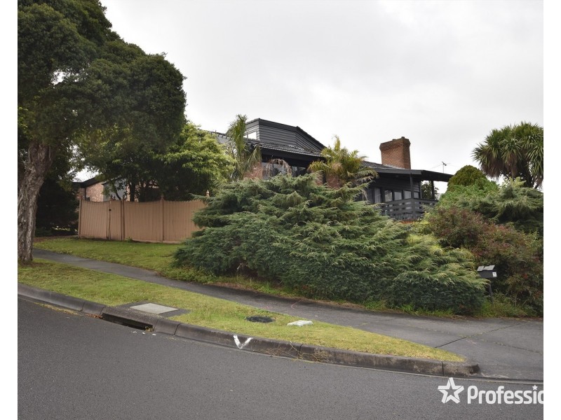 11 Chinook Crescent, Mooroolbark VIC 3138