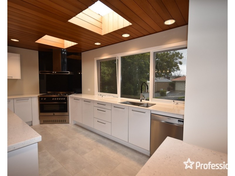 11 Chinook Crescent, Mooroolbark VIC 3138