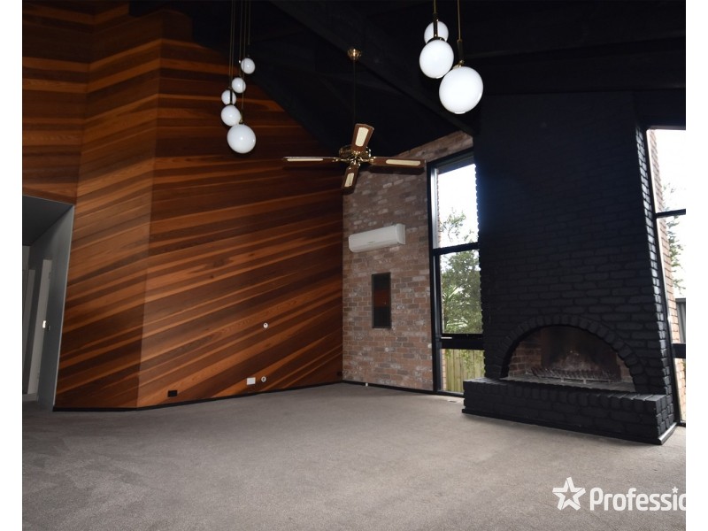 11 Chinook Crescent, Mooroolbark VIC 3138