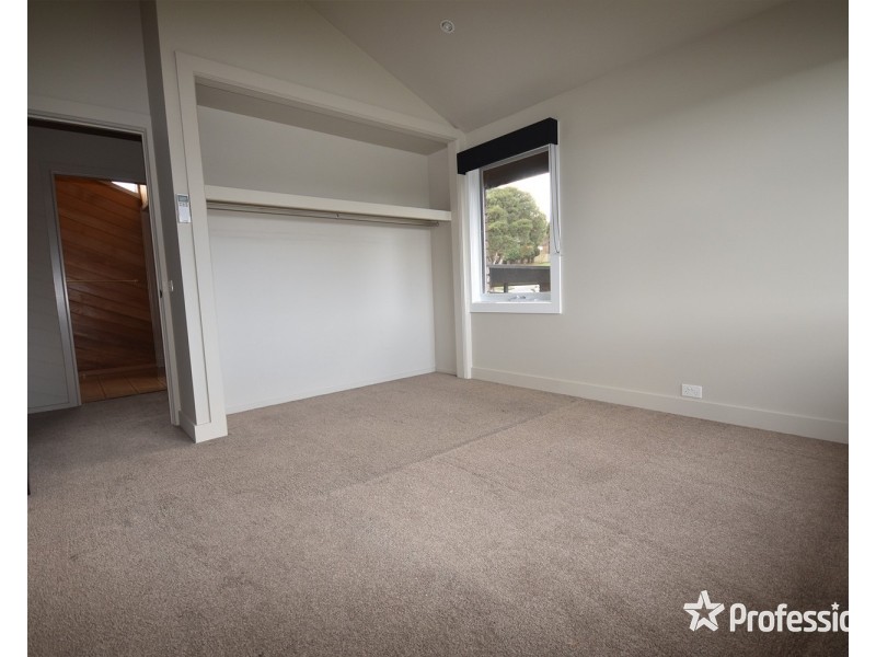 11 Chinook Crescent, Mooroolbark VIC 3138