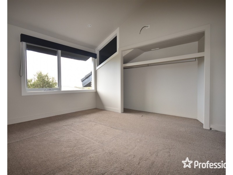 11 Chinook Crescent, Mooroolbark VIC 3138