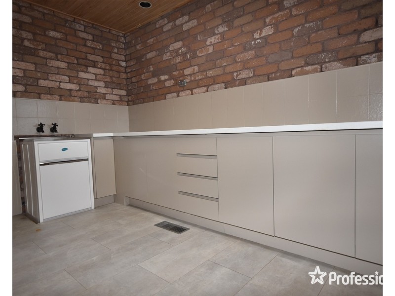 11 Chinook Crescent, Mooroolbark VIC 3138