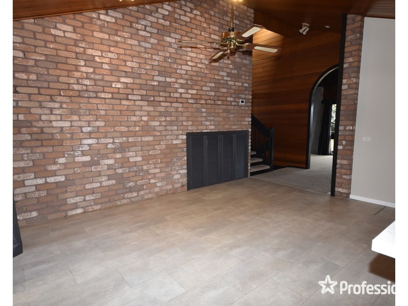 11 Chinook Crescent, Mooroolbark VIC 3138