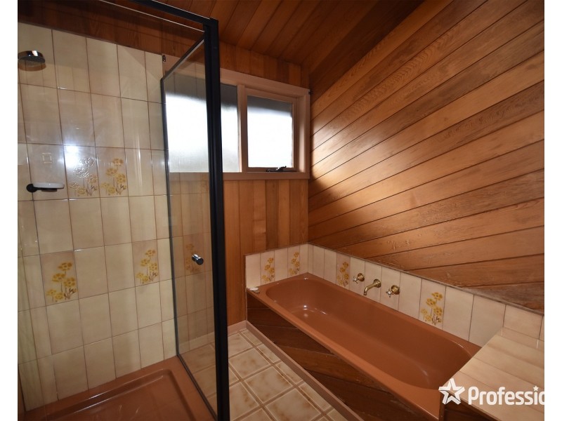 11 Chinook Crescent, Mooroolbark VIC 3138