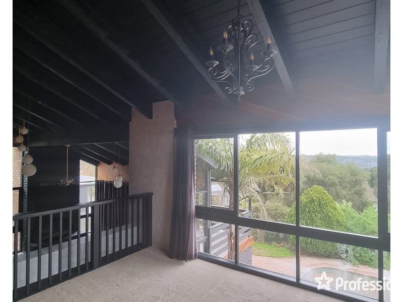 11 Chinook Crescent, Mooroolbark VIC 3138