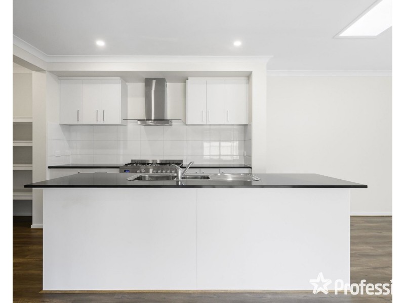 70 Mount View Parade, Croydon VIC 3136