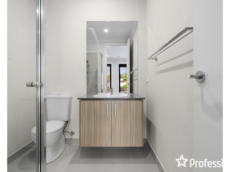 70 Mount View Parade, Croydon VIC 3136