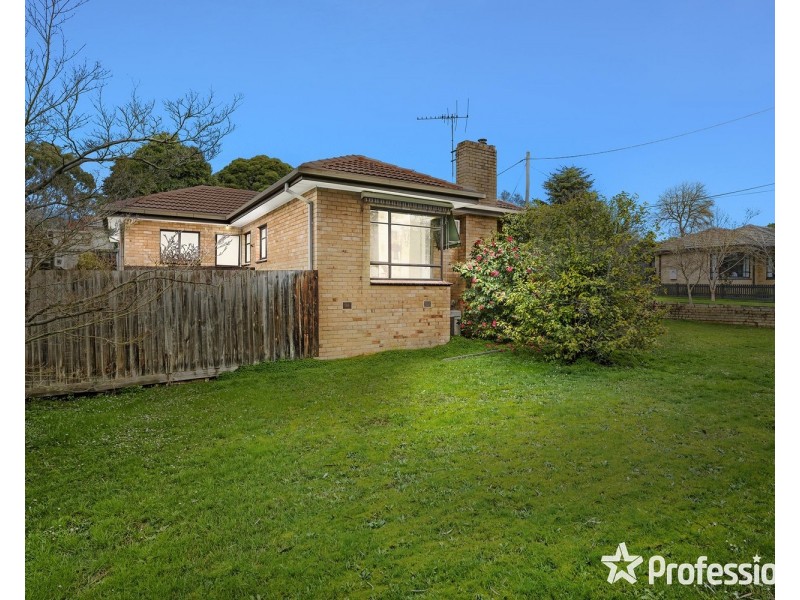 196 Lincoln Road, Croydon VIC 3136