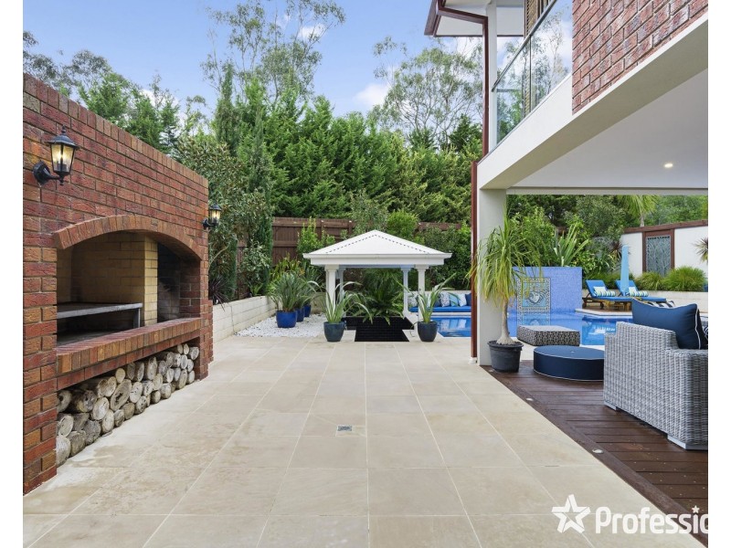 11 Whernside Court, Mooroolbark VIC 3138