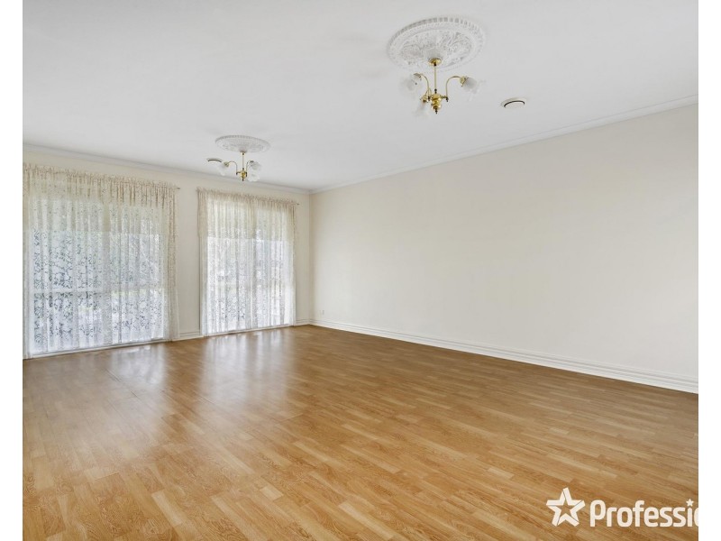 15 Collier Road, Kilsyth VIC 3137