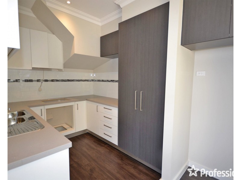 23 Manchester Road, Mooroolbark VIC 3138