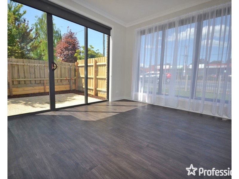 23 Manchester Road, Mooroolbark VIC 3138