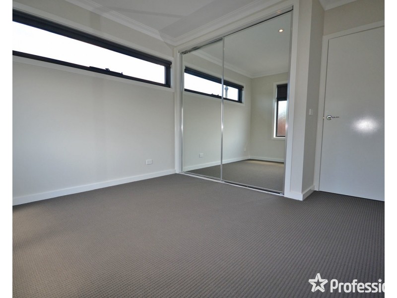 23 Manchester Road, Mooroolbark VIC 3138