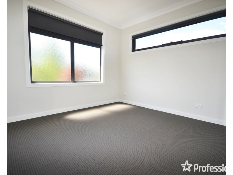 23 Manchester Road, Mooroolbark VIC 3138