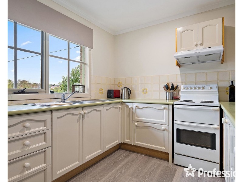 27 Chirnside Drive, Chirnside Park VIC 3116