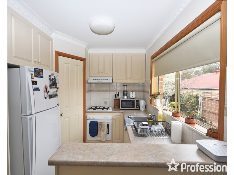 8/12 Mountain View Road, Kilsyth VIC 3137