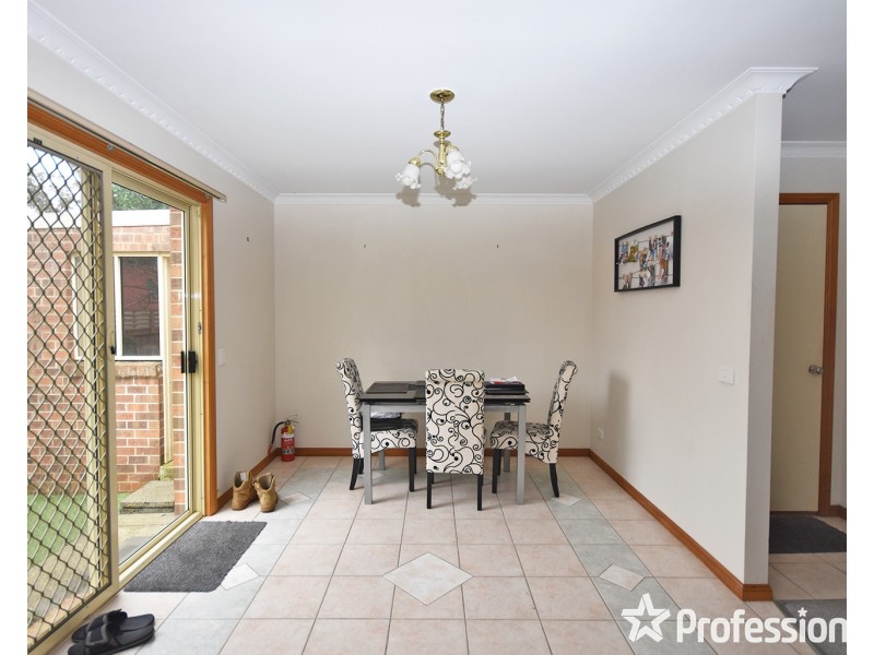 8/12 Mountain View Road, Kilsyth VIC 3137