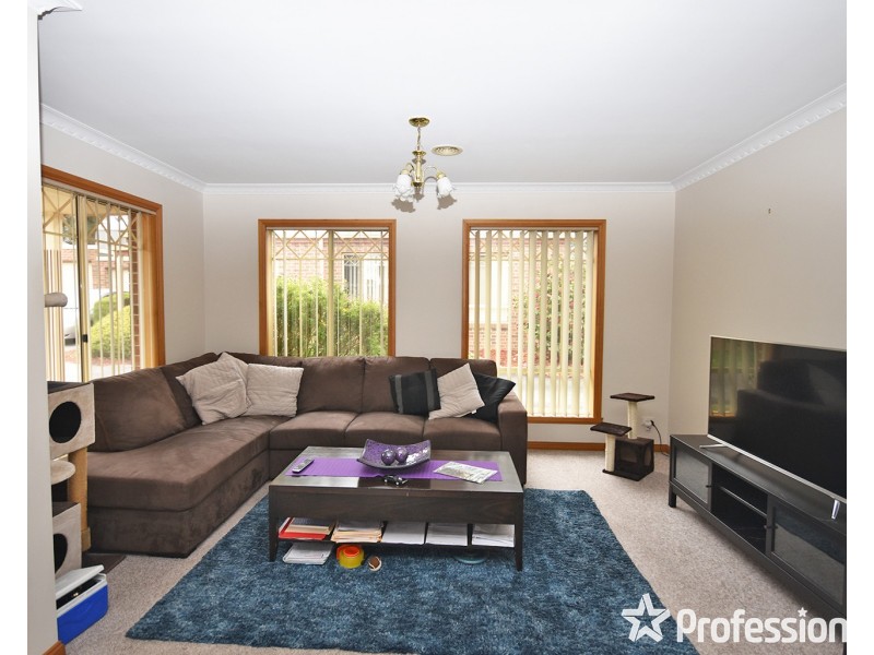 8/12 Mountain View Road, Kilsyth VIC 3137