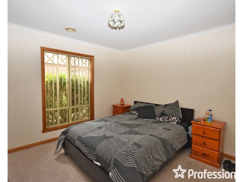 8/12 Mountain View Road, Kilsyth VIC 3137