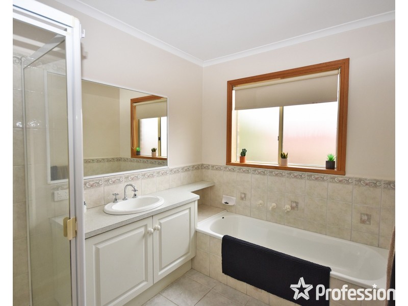 8/12 Mountain View Road, Kilsyth VIC 3137