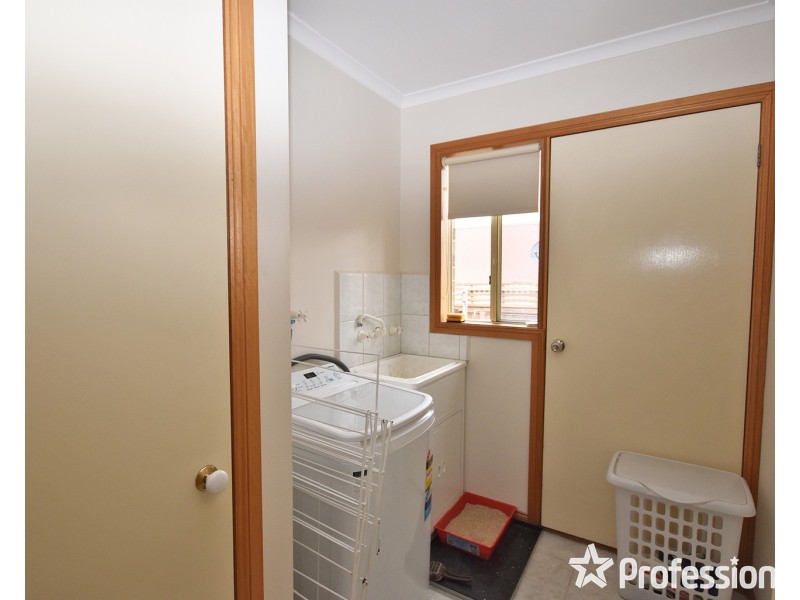 8/12 Mountain View Road, Kilsyth VIC 3137