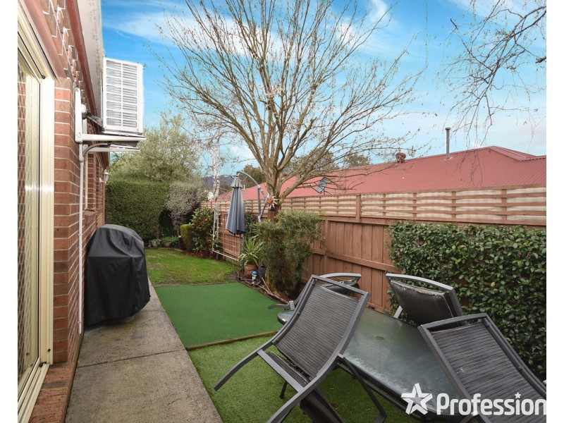 8/12 Mountain View Road, Kilsyth VIC 3137