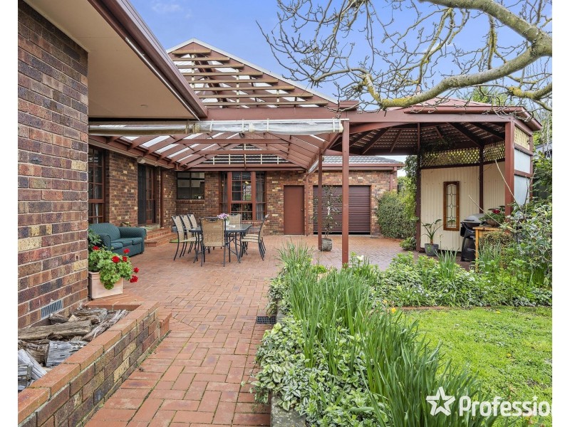 32 Country Club Drive, Chirnside Park VIC 3116